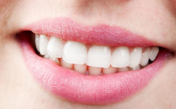 teeth-pink-lips